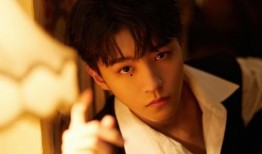 娱乐圈吃瓜背景图女男主,瓜田里的爱情纠葛